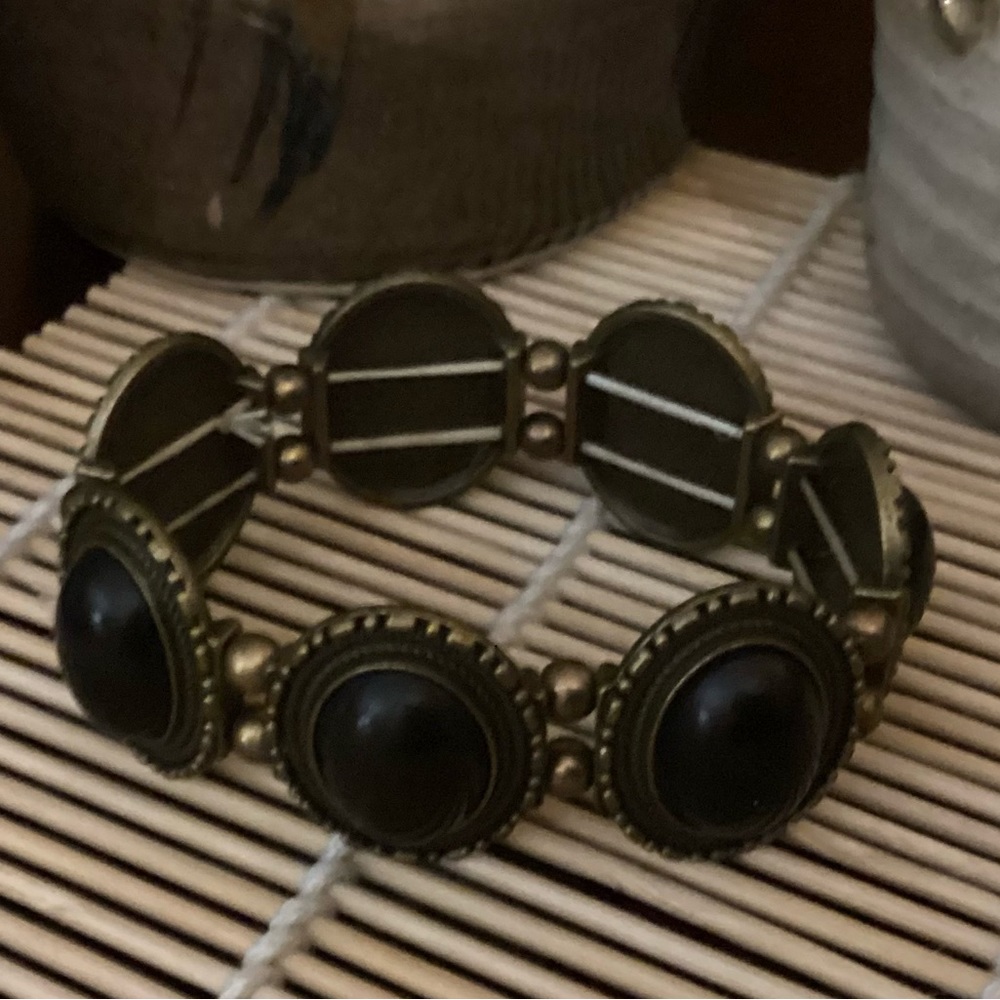 CLASSY BLACK & GOLD STRETCH BRACELET